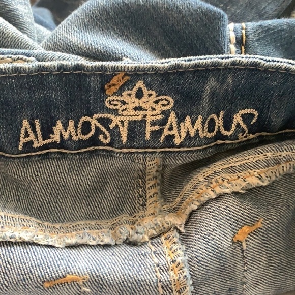 ALMOST famous Medium Blue Wash Distressed Capris Jeans Size 5 - Picture 6 of 10